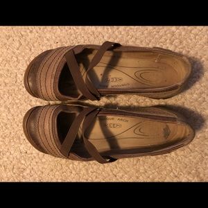 Brown keen slip ons